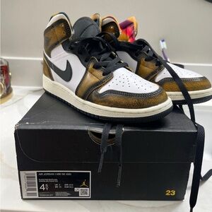 Jordan 1 - Size 4.5Y